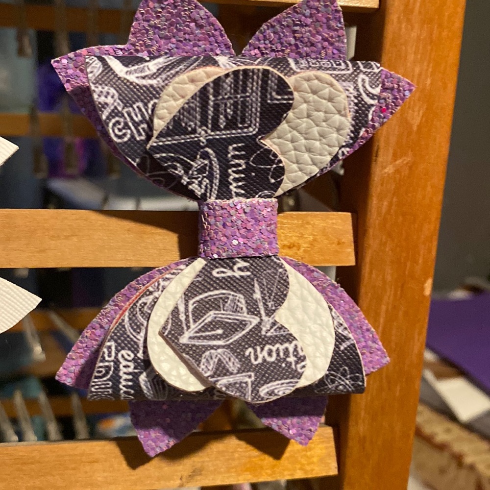 Handmade faux leather bow (back to school) - Picture 1 of 1